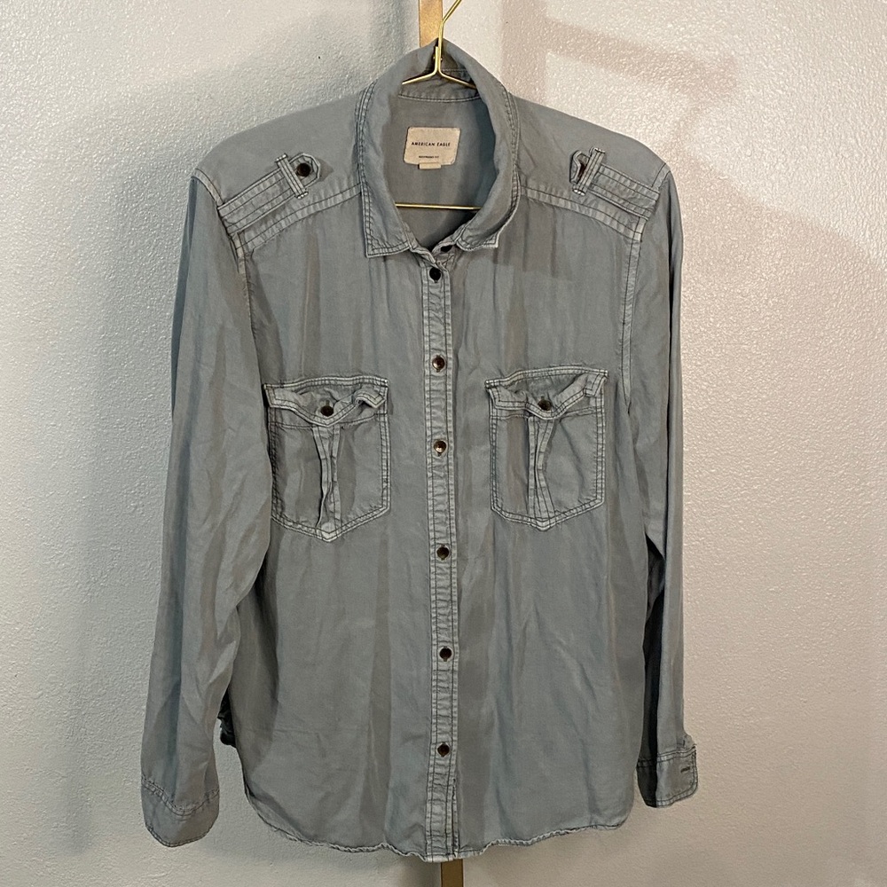 American Eagle- women’s Casual Gray/Green boyfriend fit Button-Up Shirt- Large